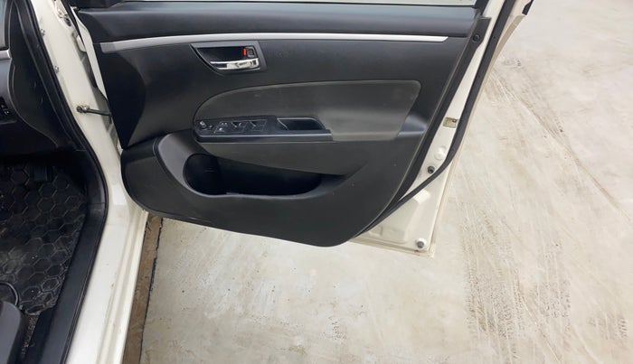 2014 Maruti Swift VXI, Petrol, Manual, 76,015 km, Driver Side Door Panels Control