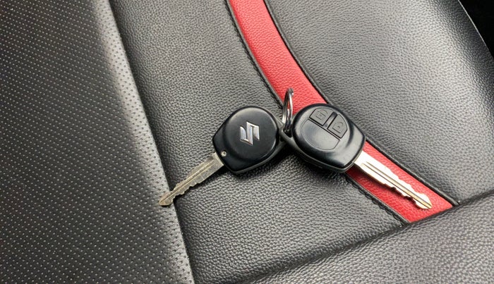 2014 Maruti Swift VXI, Petrol, Manual, 76,015 km, Key Close Up