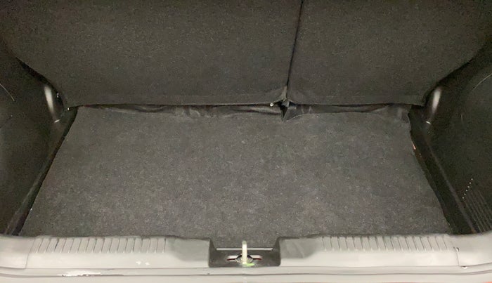 2023 Maruti Swift ZXI PLUS AMT DUAL TONE, Petrol, Automatic, 7,285 km, Boot Inside