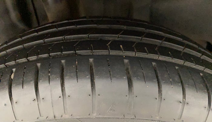 2023 Maruti Swift ZXI PLUS AMT DUAL TONE, Petrol, Automatic, 7,285 km, Right Rear Tyre Tread