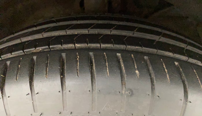 2023 Maruti Swift ZXI PLUS AMT DUAL TONE, Petrol, Automatic, 7,285 km, Right Front Tyre Tread