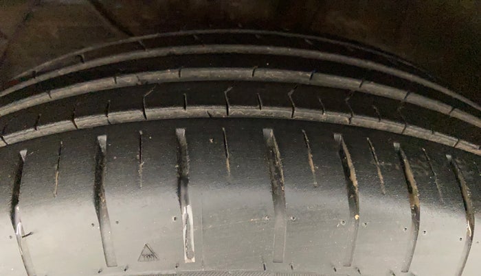 2023 Maruti Swift ZXI PLUS AMT DUAL TONE, Petrol, Automatic, 7,285 km, Left Front Tyre Tread