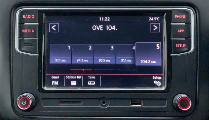 2017 Volkswagen Polo COMFORTLINE 1.2L, Petrol, Manual, 61,704 km, Infotainment System