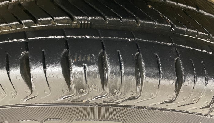 2022 Maruti Alto VXI PLUS, Petrol, Manual, 76,113 km, Right Front Tyre Tread