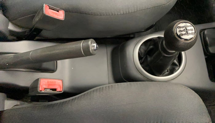 2011 Maruti Swift VXI, Petrol, Manual, 1,02,874 km, Gear Lever