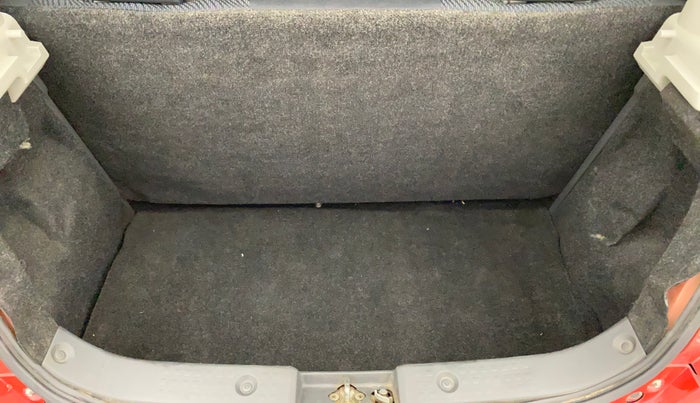 2011 Maruti Swift VXI, Petrol, Manual, 1,02,874 km, Dicky (Boot door) - Parcel tray missing