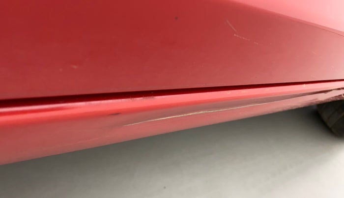 2011 Maruti Swift VXI, Petrol, Manual, 1,02,874 km, Right running board - Slightly dented