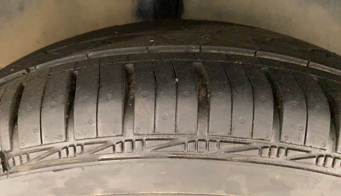 2011 Maruti Swift VXI, Petrol, Manual, 1,02,874 km, Right Rear Tyre Tread