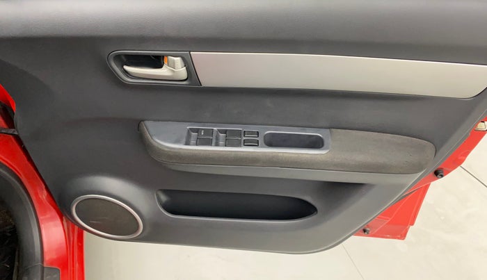 2011 Maruti Swift VXI, Petrol, Manual, 1,02,874 km, Right front window switch / handle - Window making noise/ moving slow