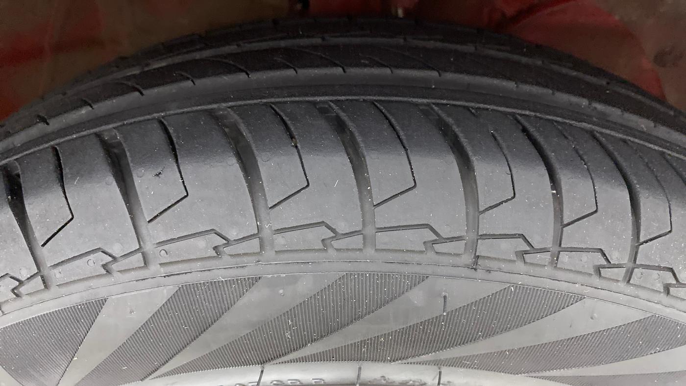 2021 Maruti Swift VXI, Petrol, Manual, 17,118 km, Right Front Tyre Tread