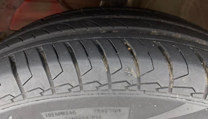 2021 Maruti Swift VXI, Petrol, Manual, 17,118 km, Left Front Tyre Tread