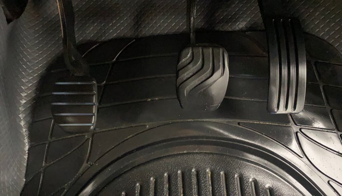 2019 Renault Duster RXS 1.5 PETROL MT, Petrol, Manual, 55,778 km, Pedals