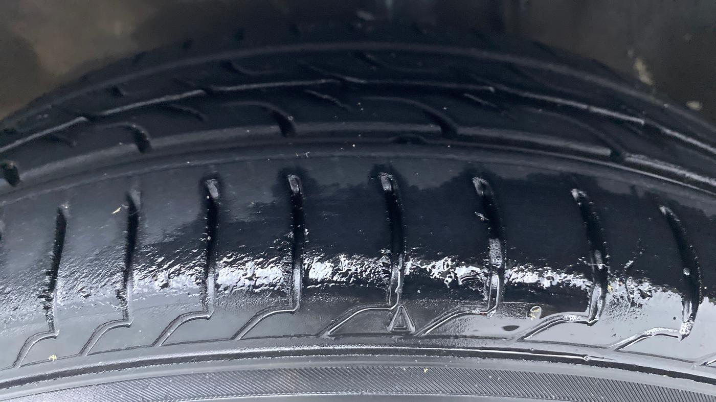 2014 Maruti Alto K10 VXI P, Petrol, Manual, 33,955 km, Left Front Tyre Tread