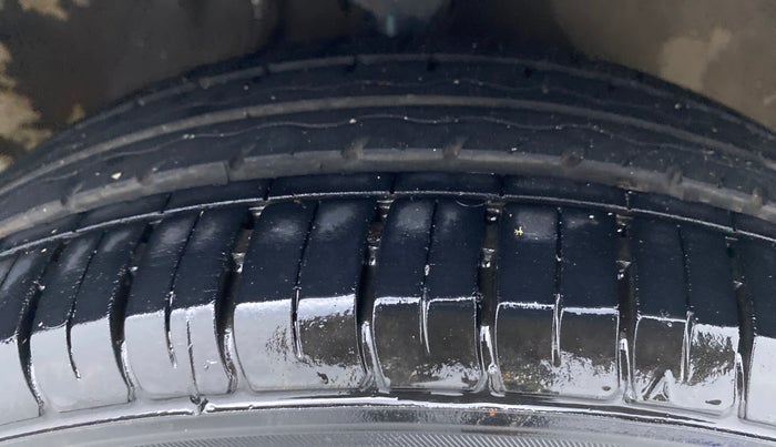 2014 Maruti Alto K10 VXI P, Petrol, Manual, 33,955 km, Right Front Tyre Tread