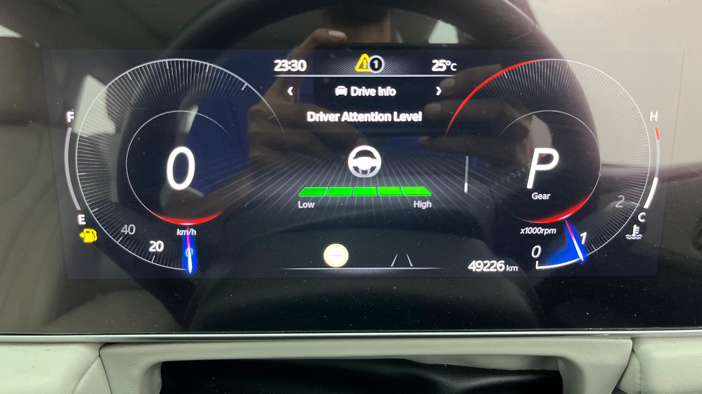 2022 Mahindra XUV700 AX 7 P AT 7 STR, Petrol, Automatic, 49,195 km, Odometer Image