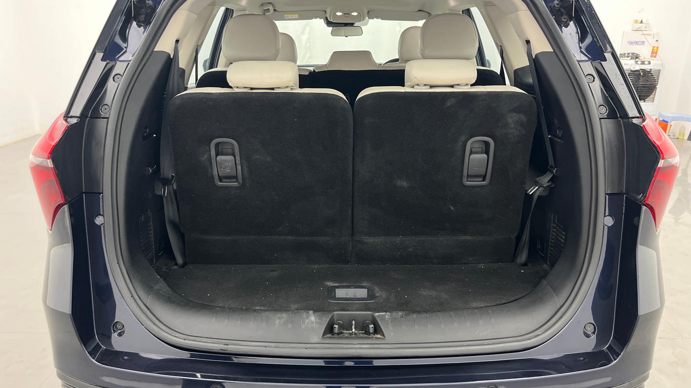 2022 Mahindra XUV700 AX 7 P AT 7 STR, Petrol, Automatic, 49,195 km, Boot Inside