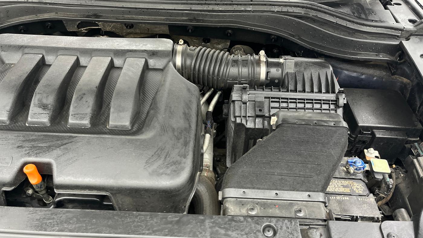 2022 Mahindra XUV700 AX 7 P AT 7 STR, Petrol, Automatic, 49,195 km, Engine View - Left