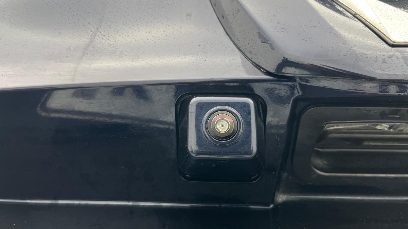 2022 Mahindra XUV700 AX 7 P AT 7 STR, Petrol, Automatic, 49,195 km, Parking Camera