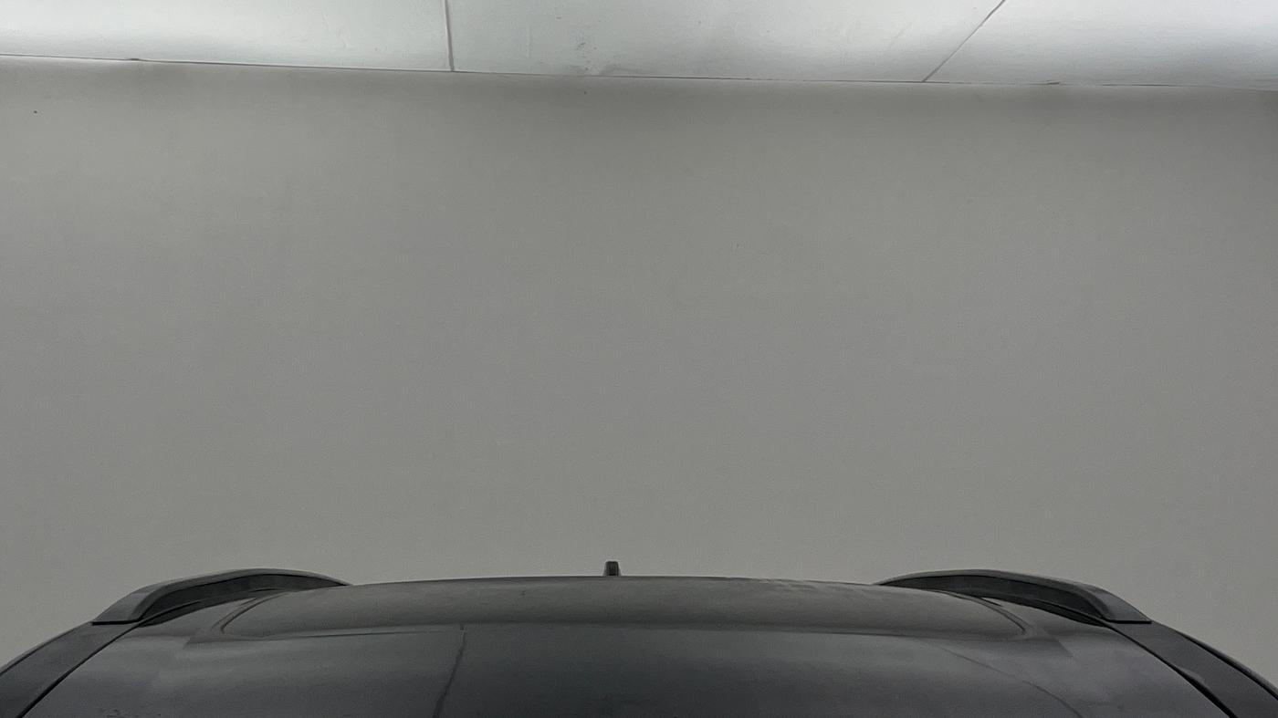 2022 Mahindra XUV700 AX 7 P AT 7 STR, Petrol, Automatic, 49,195 km, Moonroof/ Sunroof