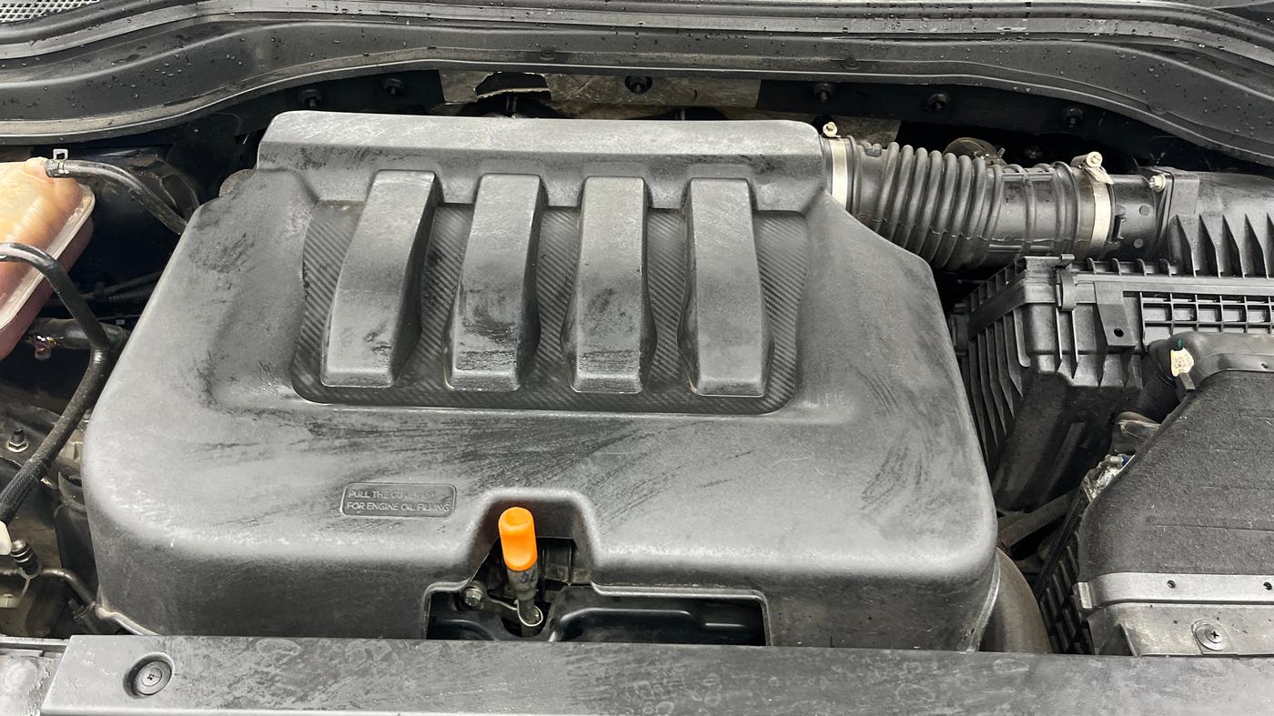 2022 Mahindra XUV700 AX 7 P AT 7 STR, Petrol, Automatic, 49,195 km, Engine View