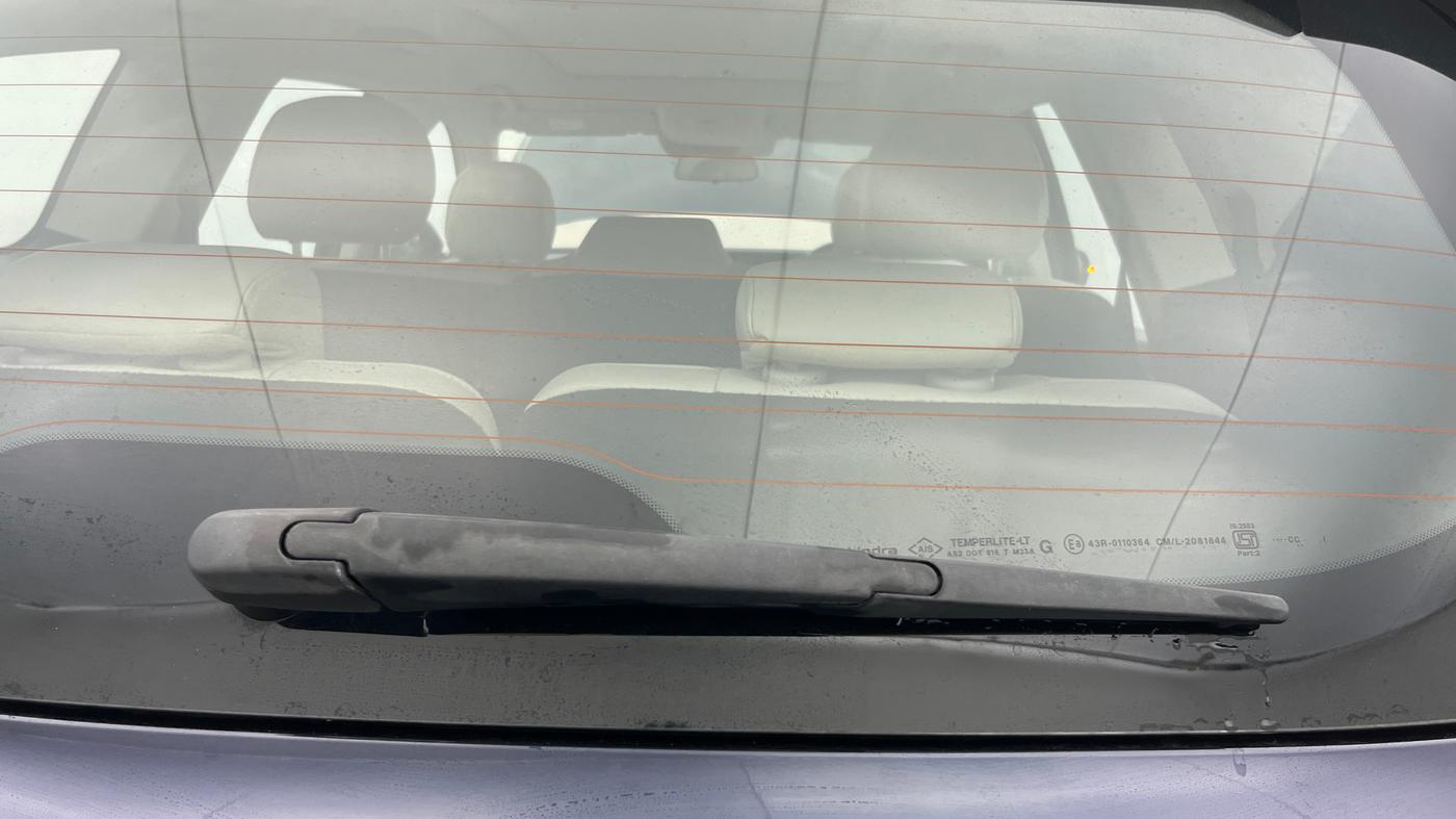 2022 Mahindra XUV700 AX 7 P AT 7 STR, Petrol, Automatic, 49,195 km, Rear Wiper