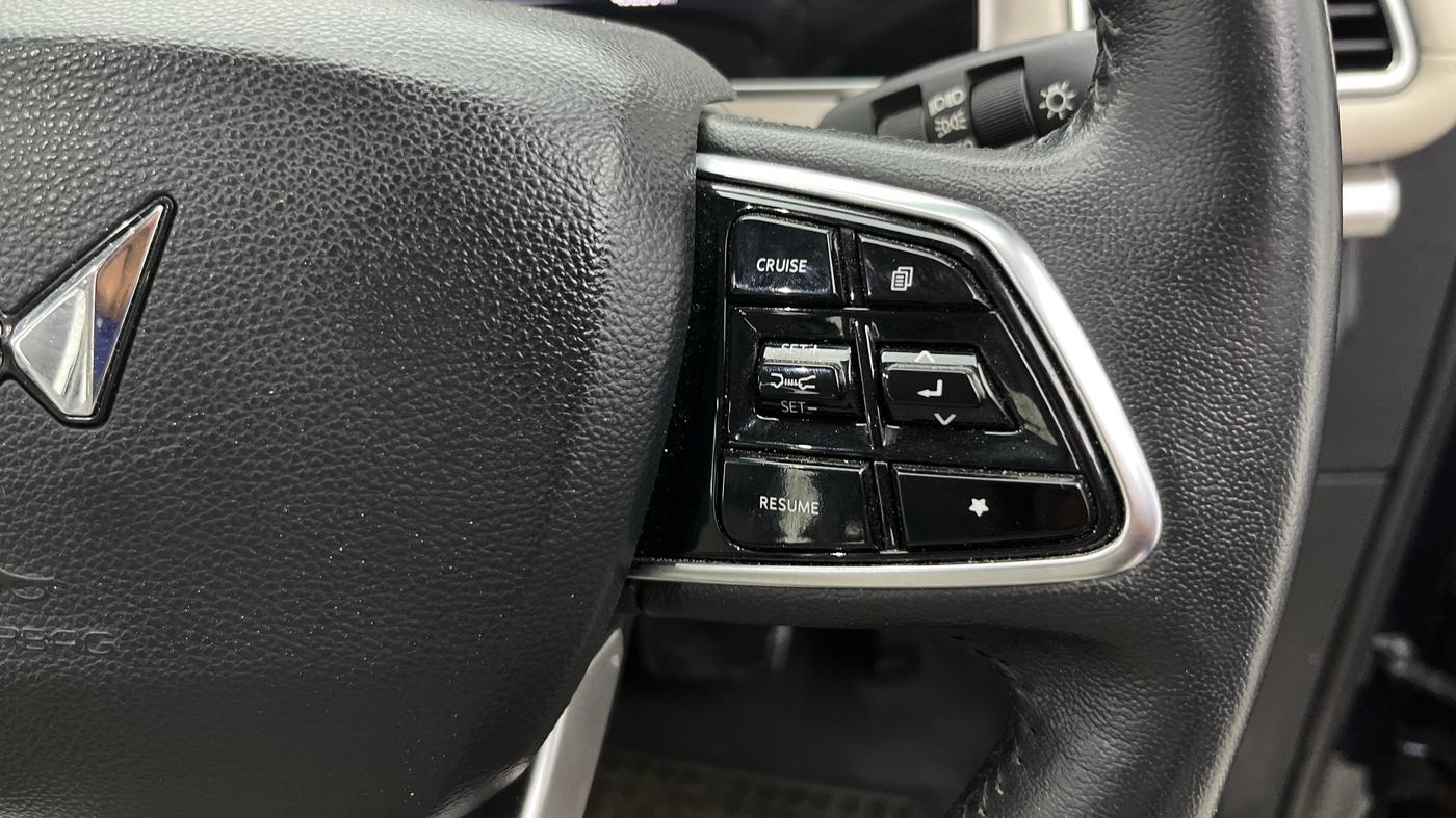 2022 Mahindra XUV700 AX 7 P AT 7 STR, Petrol, Automatic, 49,195 km, Adaptive Cruise Control