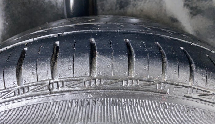 2010 Maruti Swift Dzire ZXI 1.3, Petrol, Manual, 78,054 km, Right Rear Tyre Tread