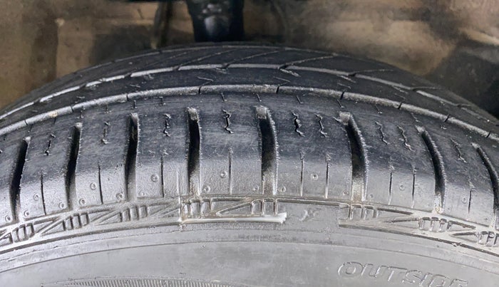2010 Maruti Swift Dzire ZXI 1.3, Petrol, Manual, 78,054 km, Right Front Tyre Tread