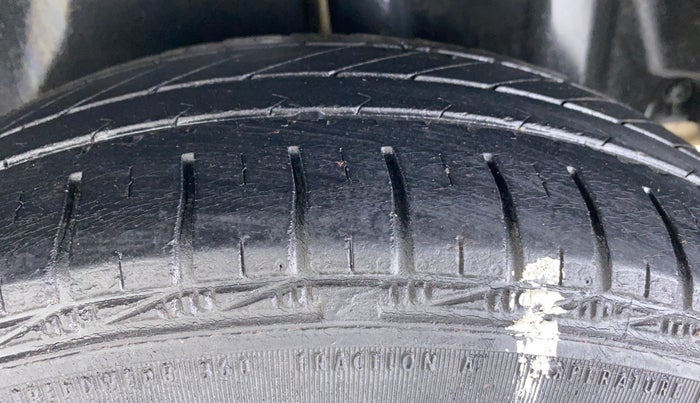 2010 Maruti Swift Dzire ZXI 1.3, Petrol, Manual, 78,054 km, Left Rear Tyre Tread