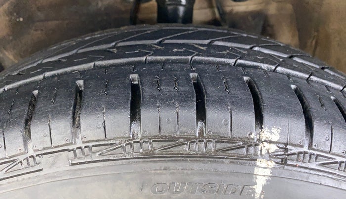 2010 Maruti Swift Dzire ZXI 1.3, Petrol, Manual, 78,054 km, Left Front Tyre Tread