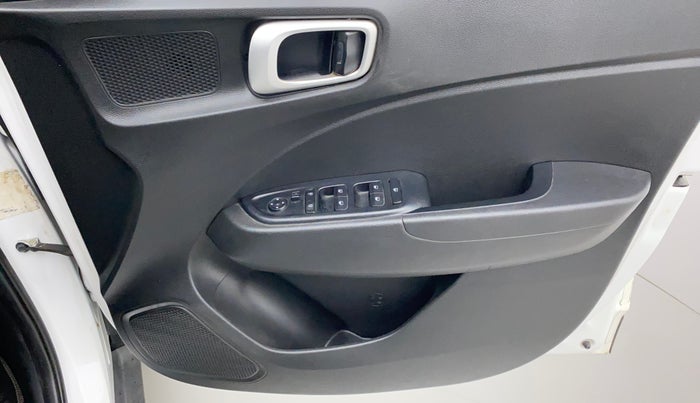 2020 Hyundai VENUE S 1.2, Petrol, Manual, 30,582 km, Driver Side Door Panels Control