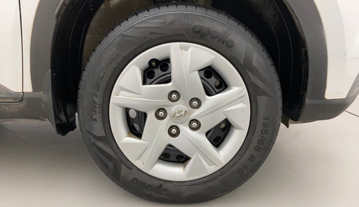 2020 Hyundai VENUE S 1.2, Petrol, Manual, 30,582 km, Right Front Wheel