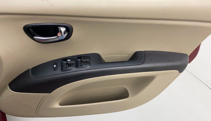 2016 Hyundai i10 SPORTZ 1.1, Petrol, Manual, 88,616 km, Driver Side Door Panels Control