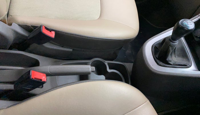 2016 Hyundai i10 SPORTZ 1.1, Petrol, Manual, 88,616 km, Gear Lever