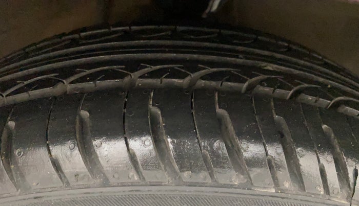 2016 Hyundai i10 SPORTZ 1.1, Petrol, Manual, 88,616 km, Right Front Tyre Tread