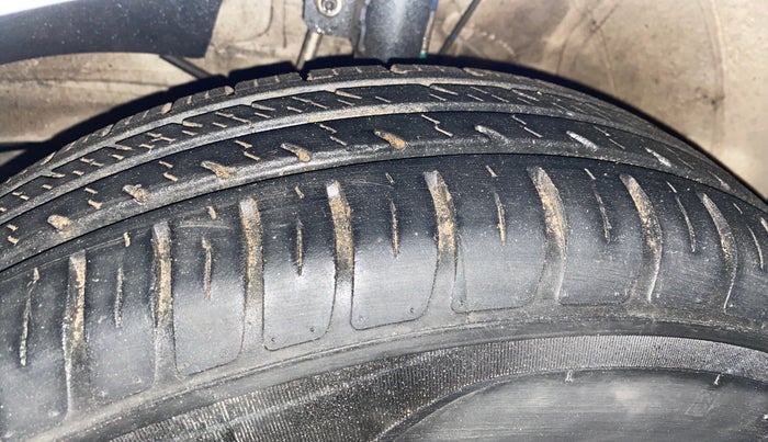 2022 Maruti Dzire VXI, Petrol, Manual, 18,794 km, Left Front Tyre Tread