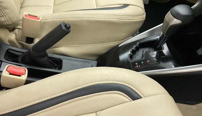 2018 Toyota YARIS G CVT, Petrol, Automatic, 68,950 km, Gear Lever