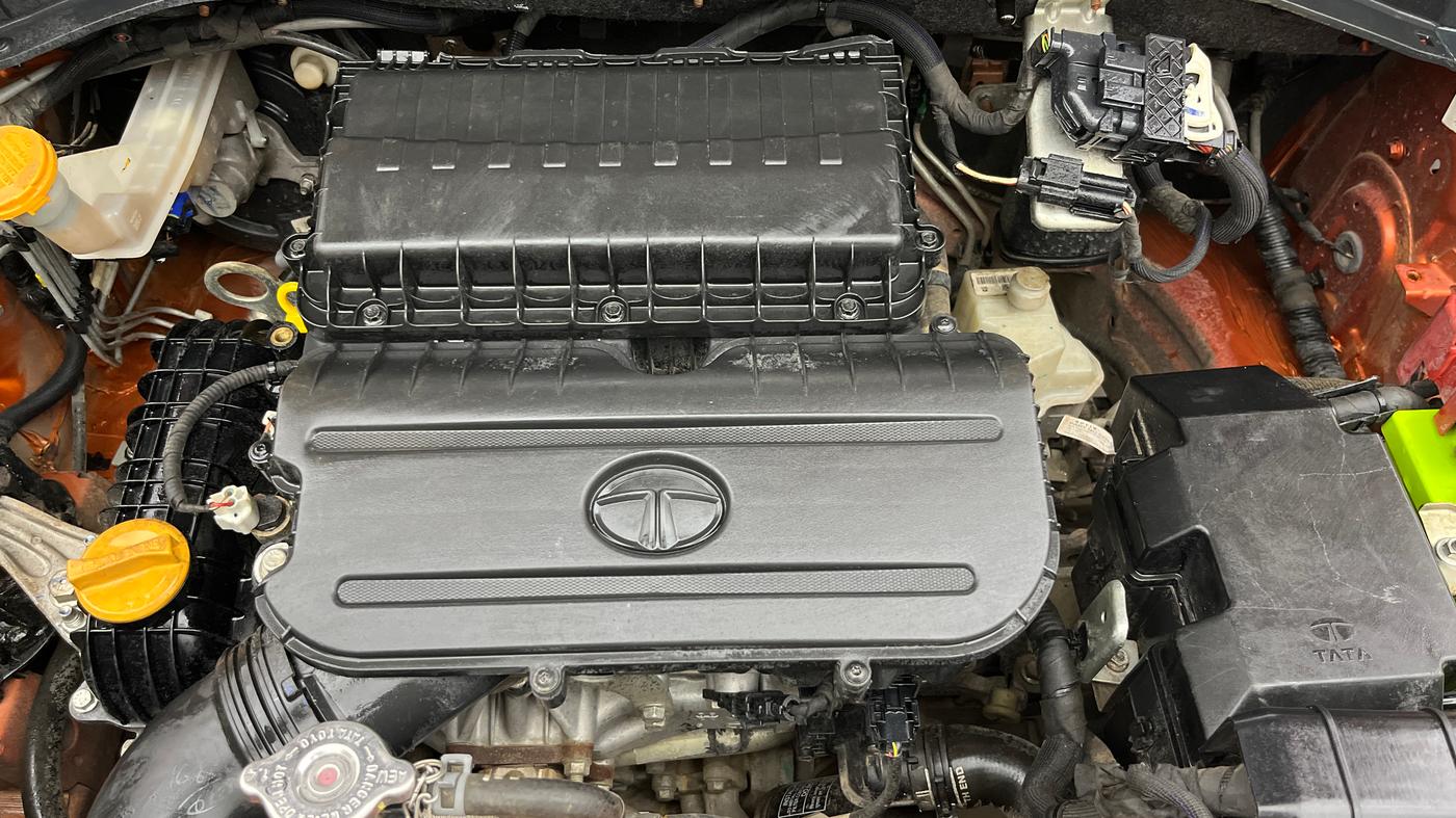 2022 Tata PUNCH CREATIVE  AMT, Petrol, Automatic, 30,558 km, Engine View