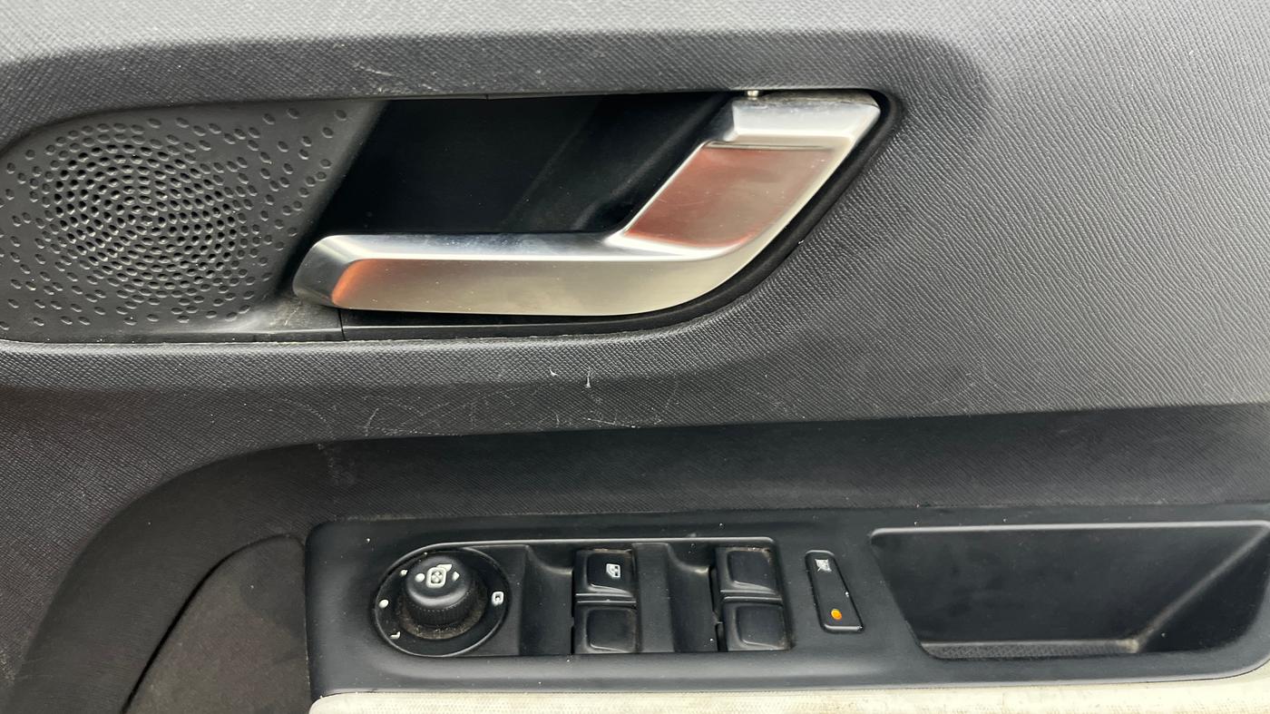 2022 Tata PUNCH CREATIVE  AMT, Petrol, Automatic, 30,558 km, Driver Side Door Panels Control