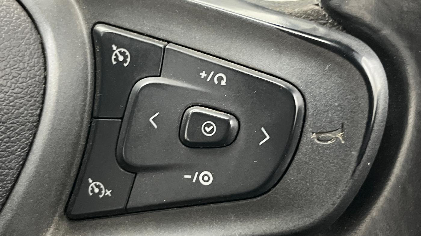 2022 Tata PUNCH CREATIVE  AMT, Petrol, Automatic, 30,558 km, Adaptive Cruise Control