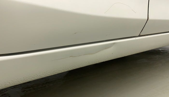 2016 Maruti Ciaz ZXI+, Petrol, Manual, 73,697 km, Right running board - Slightly dented