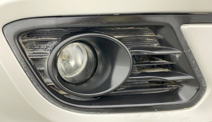 2016 Maruti Ciaz ZXI+, Petrol, Manual, 73,697 km, Right fog light - Not working