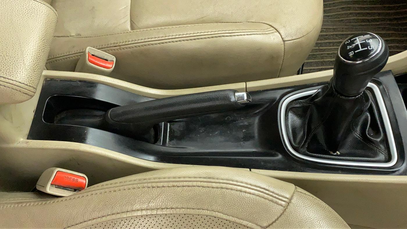 2016 Maruti Ciaz ZXI+, Petrol, Manual, 73,697 km, Gear Lever