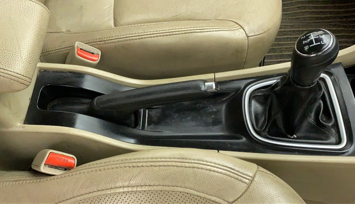 2016 Maruti Ciaz ZXI+, Petrol, Manual, 73,697 km, Gear Lever