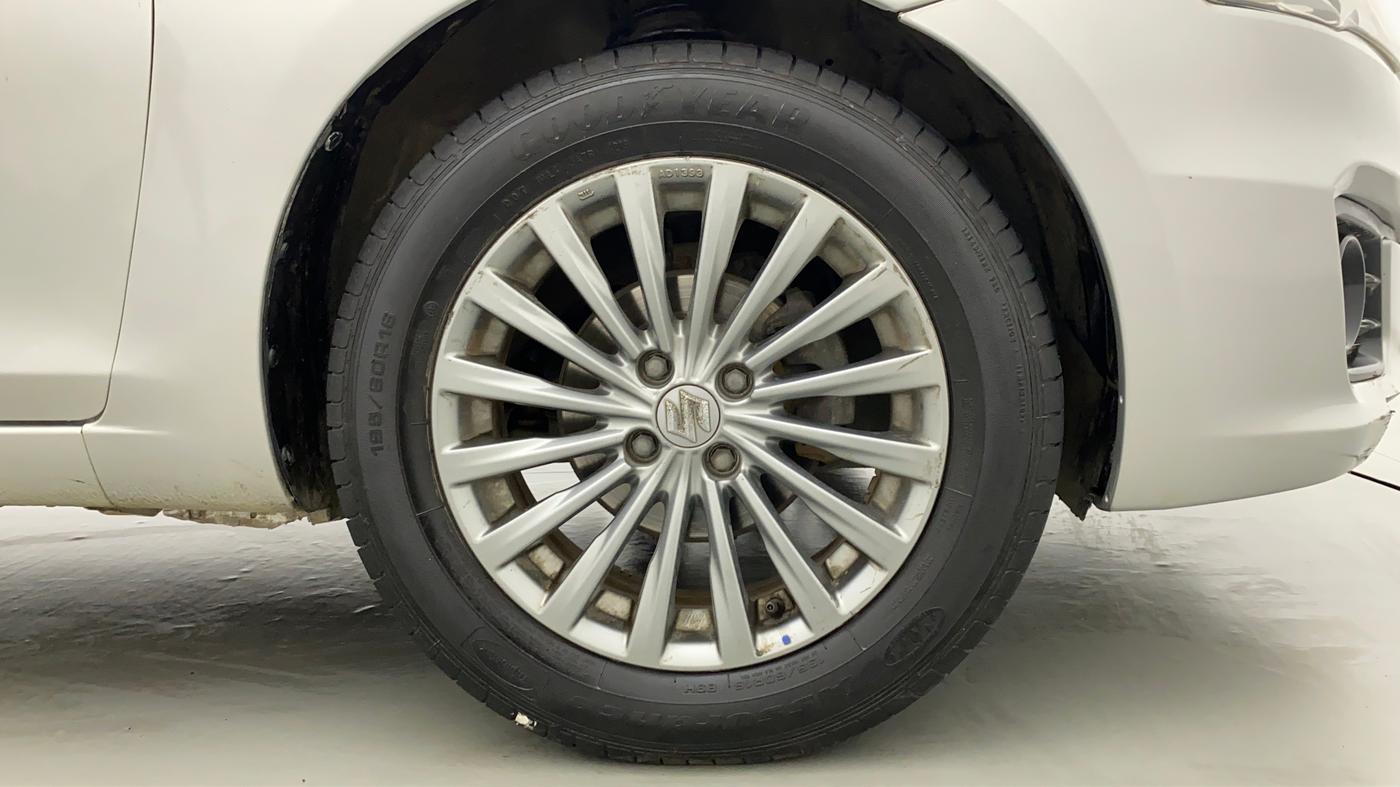 2016 Maruti Ciaz ZXI+, Petrol, Manual, 73,697 km, Right Front Wheel