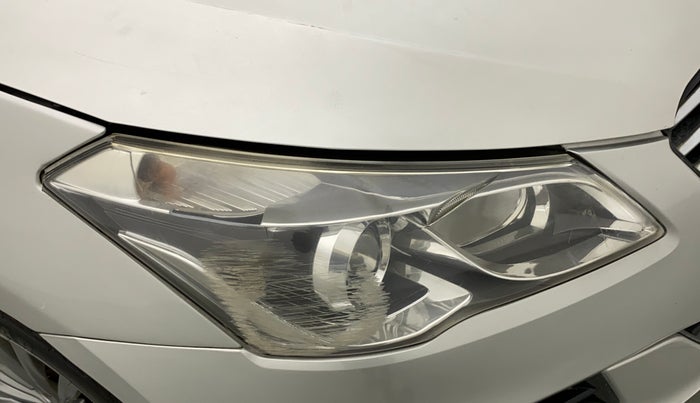 2016 Maruti Ciaz ZXI+, Petrol, Manual, 73,697 km, Right headlight - Minor damage