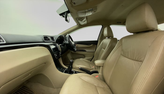 2016 Maruti Ciaz ZXI+, Petrol, Manual, 73,697 km, Right Side Front Door Cabin