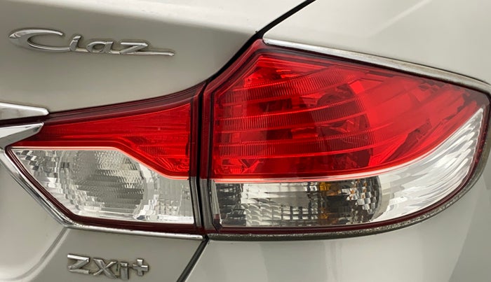 2016 Maruti Ciaz ZXI+, Petrol, Manual, 73,697 km, Right tail light - Minor scratches
