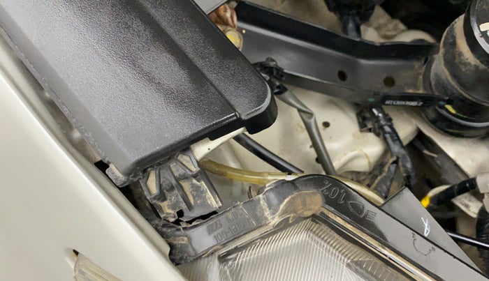 2016 Maruti Ciaz ZXI+, Petrol, Manual, 73,697 km, Right headlight - Clamp has minor damage