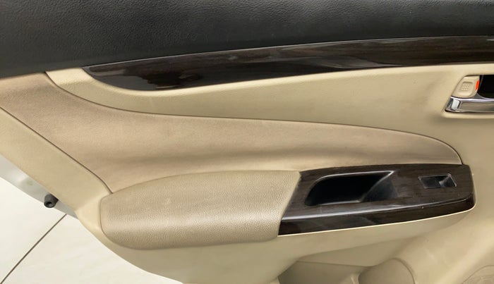 2016 Maruti Ciaz ZXI+, Petrol, Manual, 73,697 km, Rear left door - Trim has minor damage